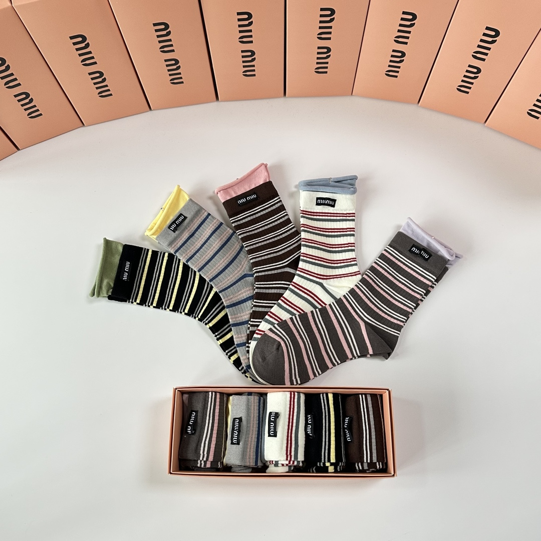 💛配包装MiuMiu（缪缪）新款饰品袜经典中长筒袜堆堆袜袜子！一盒五双， 专柜同步筒袜袜子，💛大牌出街，