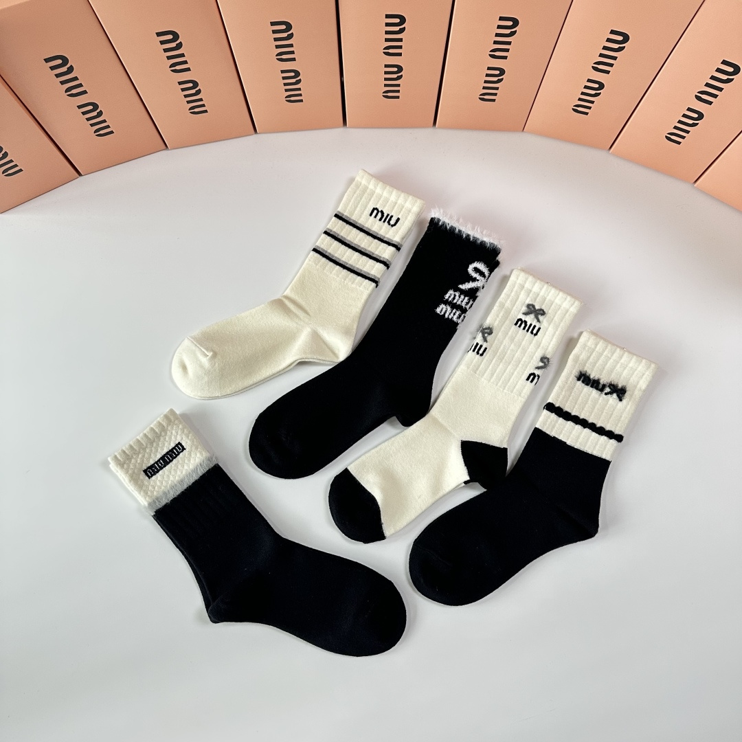 💛配包装MiuMiu（缪缪）新款羊绒经典中长筒袜堆堆袜袜子！一盒五双， 专柜同步筒袜袜子，💛大牌出街，潮