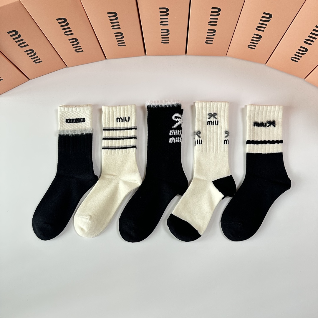💛配包装MiuMiu（缪缪）新款羊绒经典中长筒袜堆堆袜袜子！一盒五双， 专柜同步筒袜袜子，💛大牌出街，潮