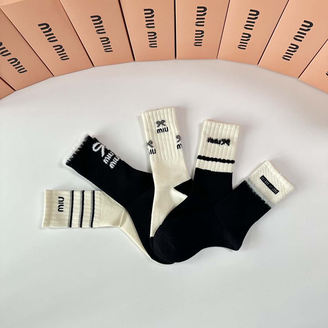 💛配包装MiuMiu（缪缪）新款羊绒经典中长筒袜堆堆袜袜子！一盒五双， 专柜同步筒袜袜子，💛大牌出街，潮