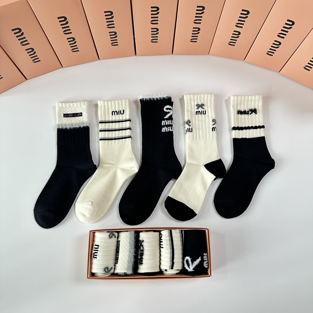 💛配包装MiuMiu（缪缪）新款羊绒经典中长筒袜堆堆袜袜子！一盒五双， 专柜同步筒袜袜子，💛大牌出街，潮