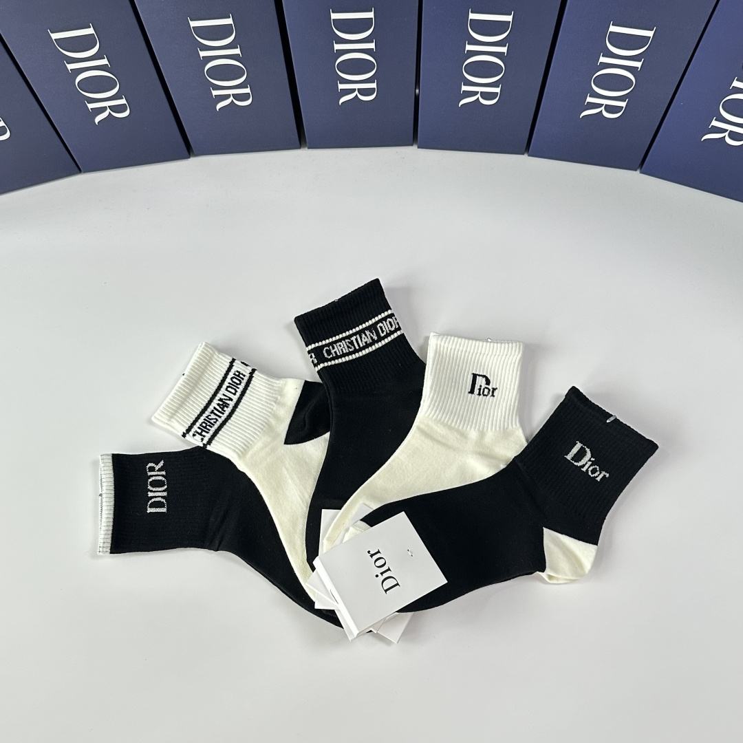 💛配包装DIOR（迪奥）新款经典中长筒袜堆堆袜袜子！一盒五双， 专柜同步筒袜袜子，💛大牌出街，潮人必备🔥