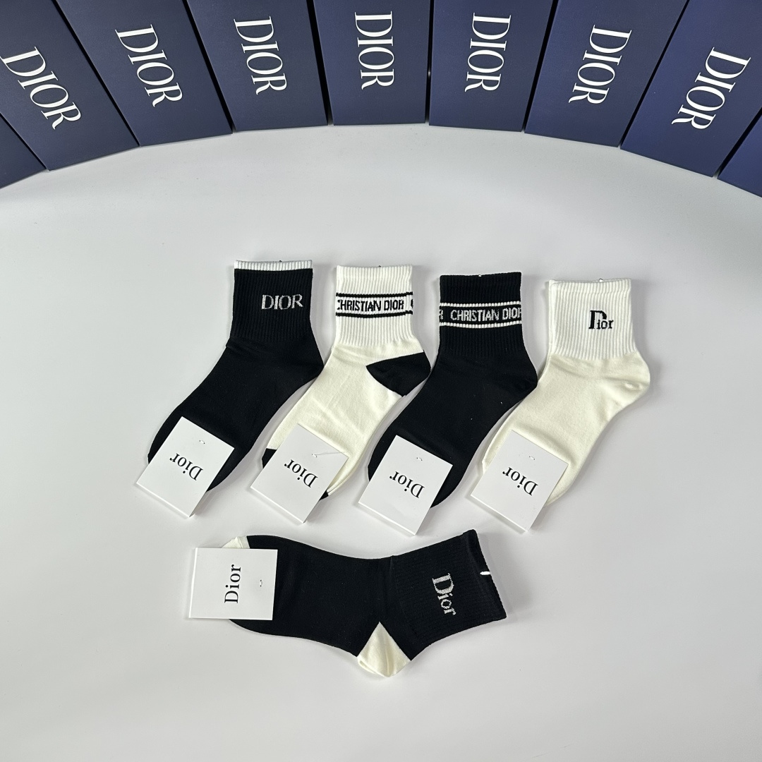 💛配包装DIOR（迪奥）新款经典中长筒袜堆堆袜袜子！一盒五双， 专柜同步筒袜袜子，💛大牌出街，潮人必备🔥