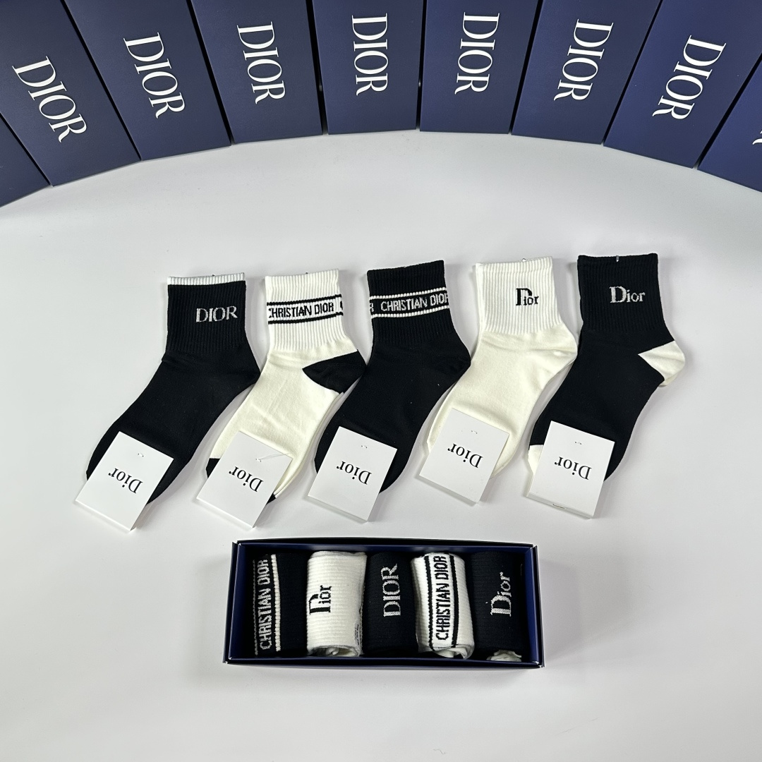 💛配包装DIOR（迪奥）新款经典中长筒袜堆堆袜袜子！一盒五双， 专柜同步筒袜袜子，💛大牌出街，潮人必备🔥
