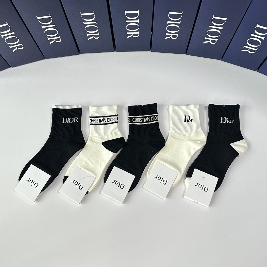 💛配包装DIOR（迪奥）新款经典中长筒袜堆堆袜袜子！一盒五双， 专柜同步筒袜袜子，💛大牌出街，潮人必备🔥