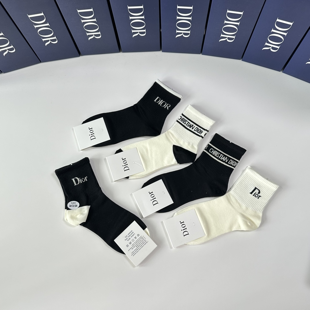 💛配包装DIOR（迪奥）新款经典中长筒袜堆堆袜袜子！一盒五双， 专柜同步筒袜袜子，💛大牌出街，潮人必备🔥
