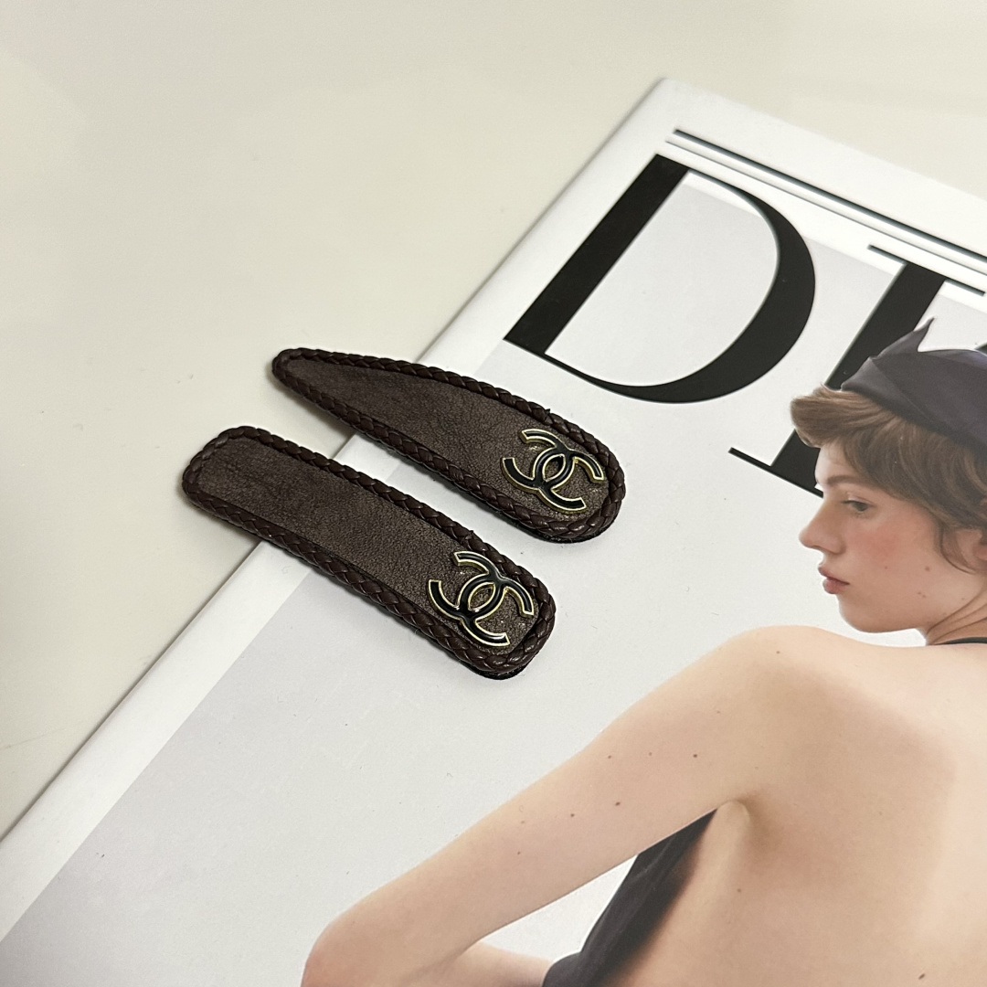 NO:619066,Special (pair) with full package Chanel (Chanel) best-selling new vintage hairpins this year, a super fairy pair, fashionable, casual hairpins, hairpins, chanel, chanel, hairpins19860909特（一对）配全套包装 Chanel（香奈儿）今年最好卖的新款 Vintage中古复古发夹 超仙的一对 时髦精 随便入的款发夹,发夹,chanel,chanel,hairpins,accessory