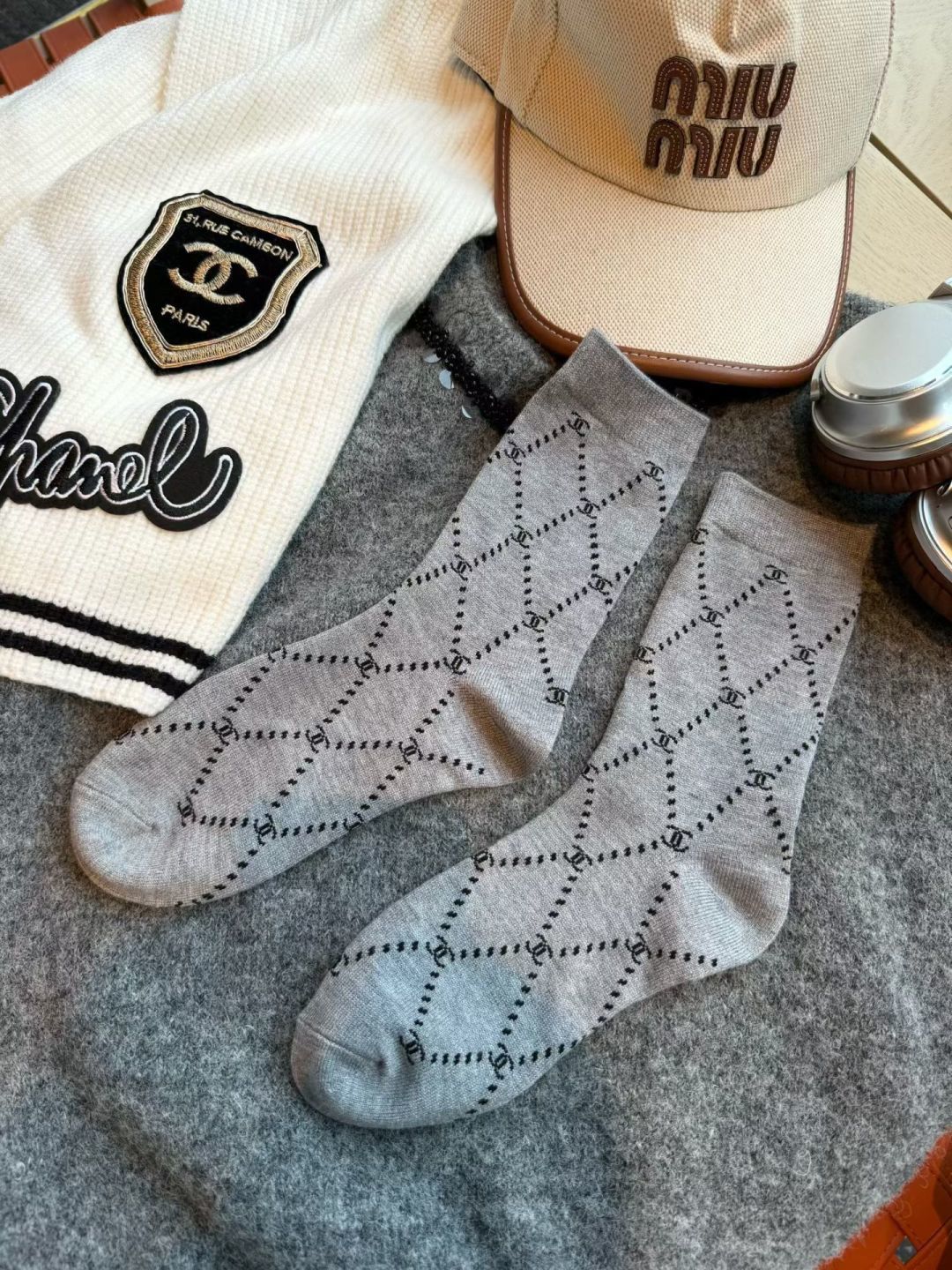 💛配专柜包装Chanel（香奈儿）新款羊绒中长款堆堆袜袜子！一盒五双，专柜同步筒袜袜子，💛大牌出街，潮人