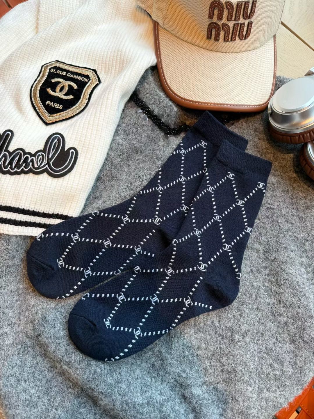 💛配专柜包装Chanel（香奈儿）新款羊绒中长款堆堆袜袜子！一盒五双，专柜同步筒袜袜子，💛大牌出街，潮人