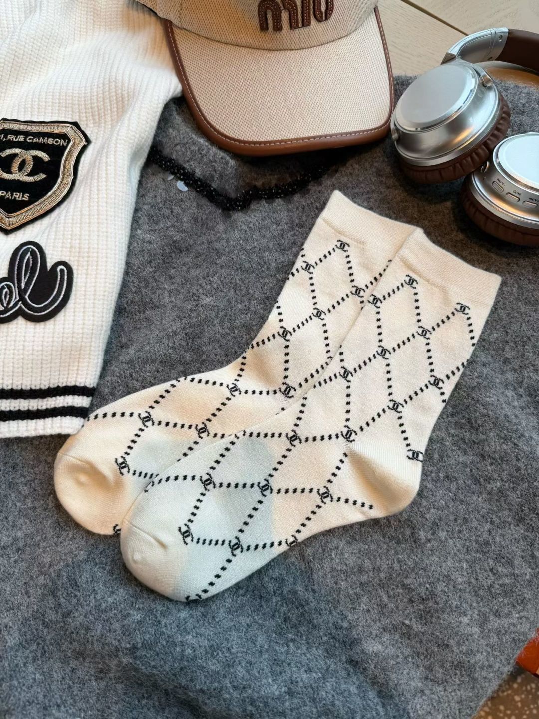 💛配专柜包装Chanel（香奈儿）新款羊绒中长款堆堆袜袜子！一盒五双，专柜同步筒袜袜子，💛大牌出街，潮人