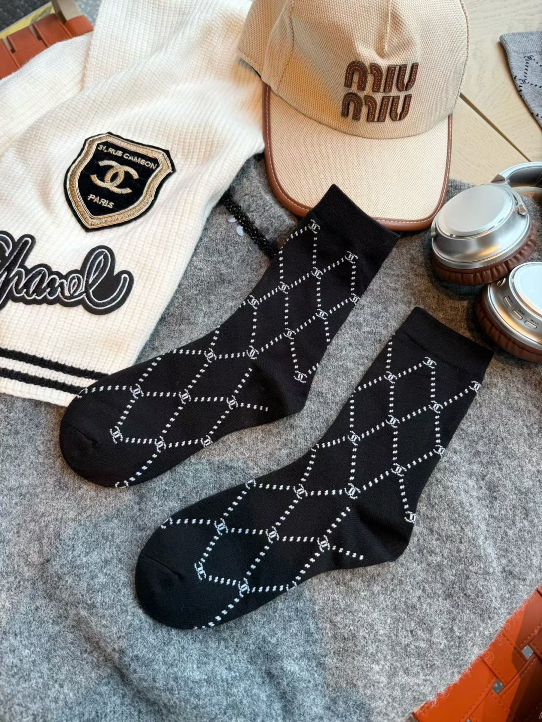 💛配专柜包装Chanel（香奈儿）新款羊绒中长款堆堆袜袜子！一盒五双，专柜同步筒袜袜子，💛大牌出街，潮人
