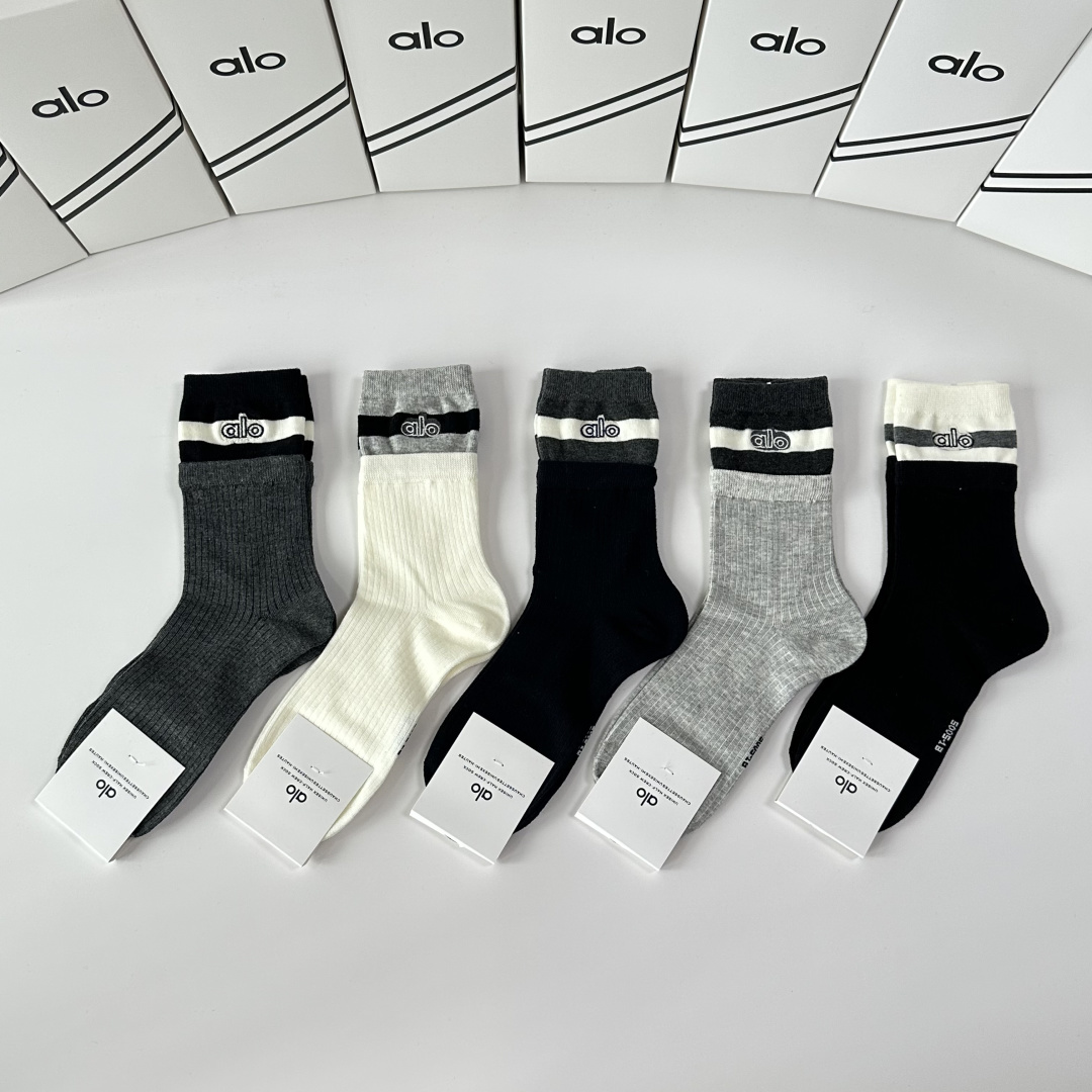 💛配专柜包装ALO 新款刺绣中长款堆堆袜袜子！一盒五双，专柜同步筒袜袜子，💛大牌出街，潮人必备🔥超好搭。