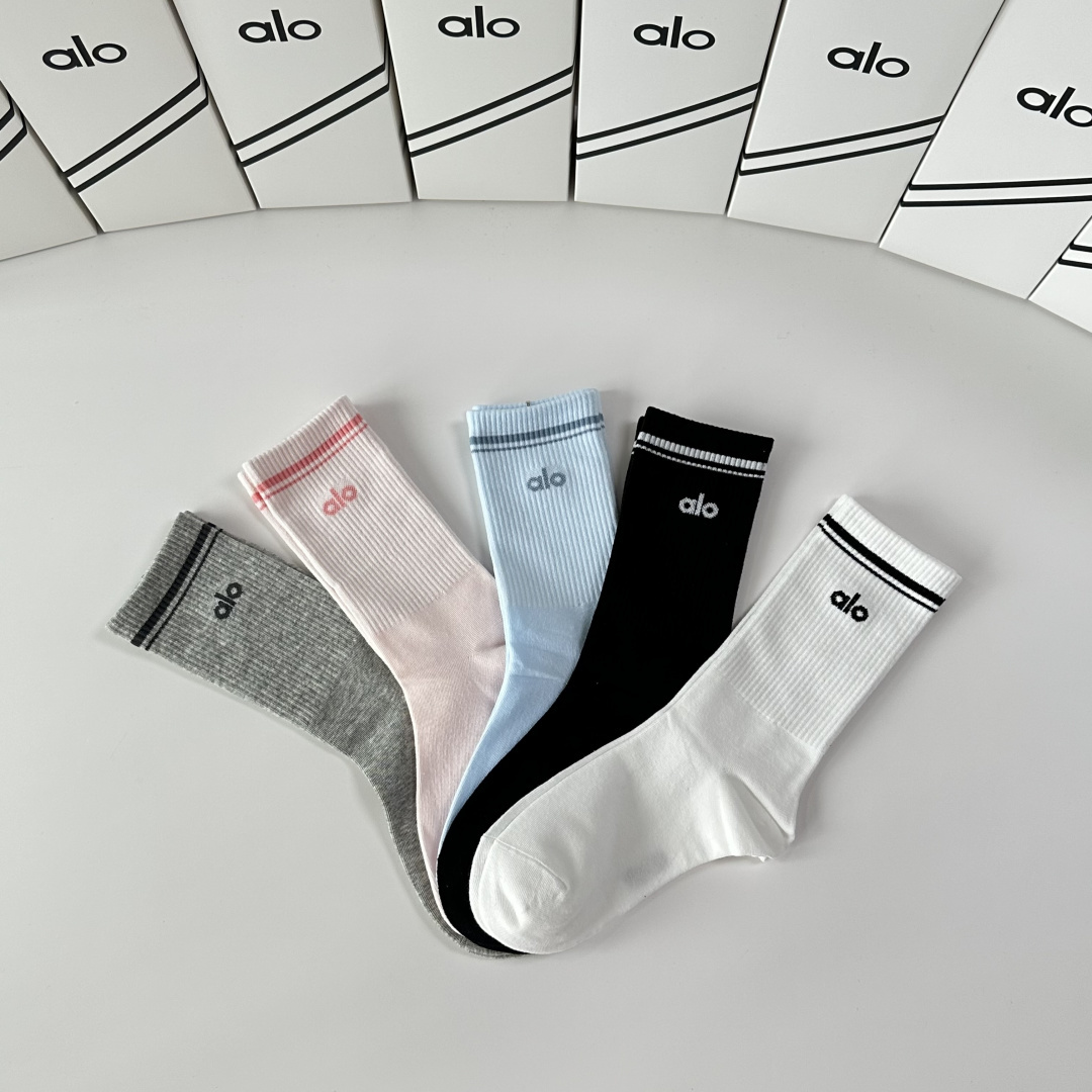 💛配专柜包装ALO 新款中长款堆堆袜袜子！一盒五双，专柜同步筒袜袜子，💛大牌出街，潮人必备🔥超好搭。