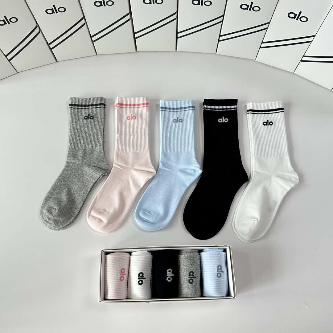 💛配专柜包装ALO 新款中长款堆堆袜袜子！一盒五双，专柜同步筒袜袜子，💛大牌出街，潮人必备🔥超好搭。