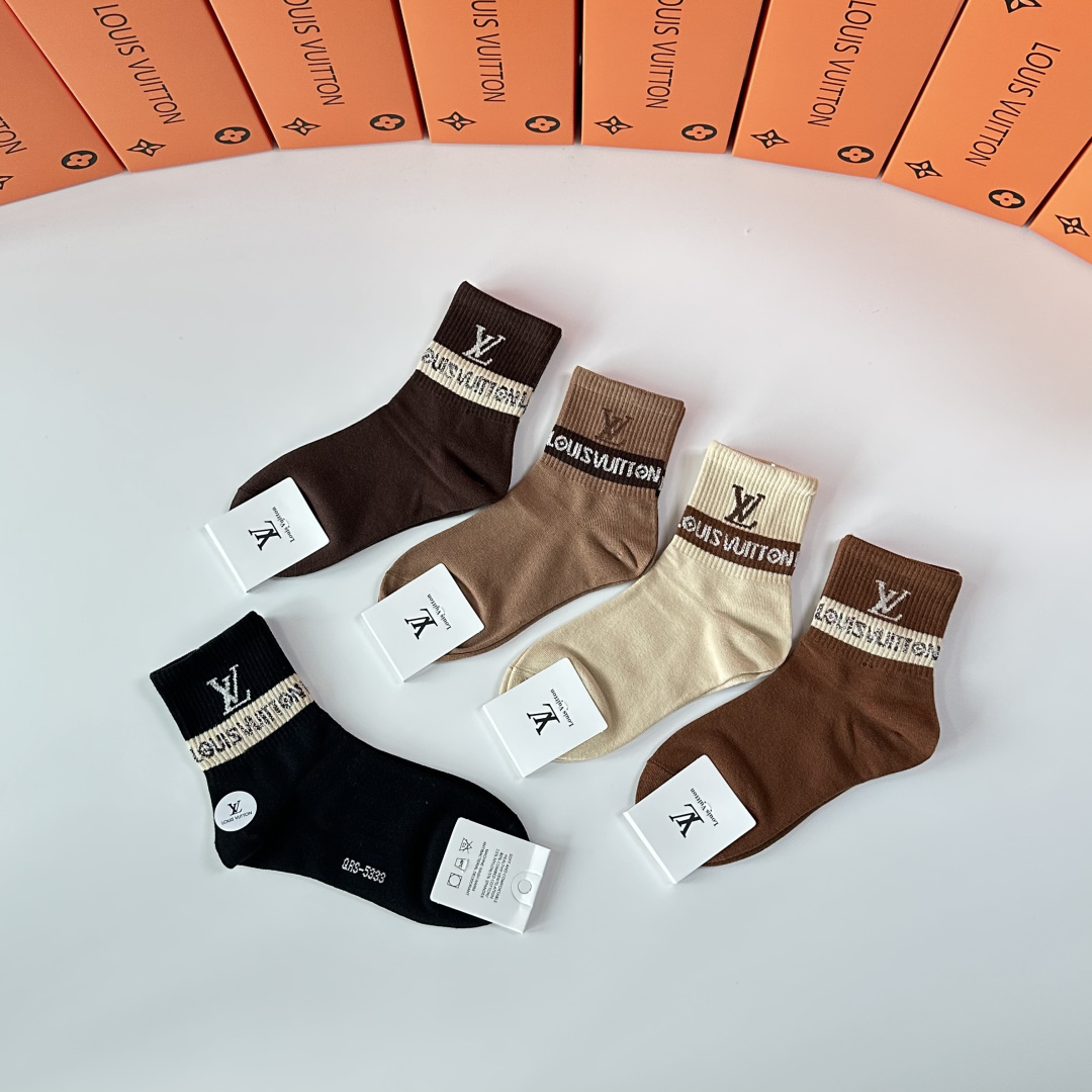 💛配专柜包装LV（路易威登）新款中长款堆堆袜袜子！一盒五双，专柜同步筒袜袜子，💛大牌出街，潮人必备🔥超好
