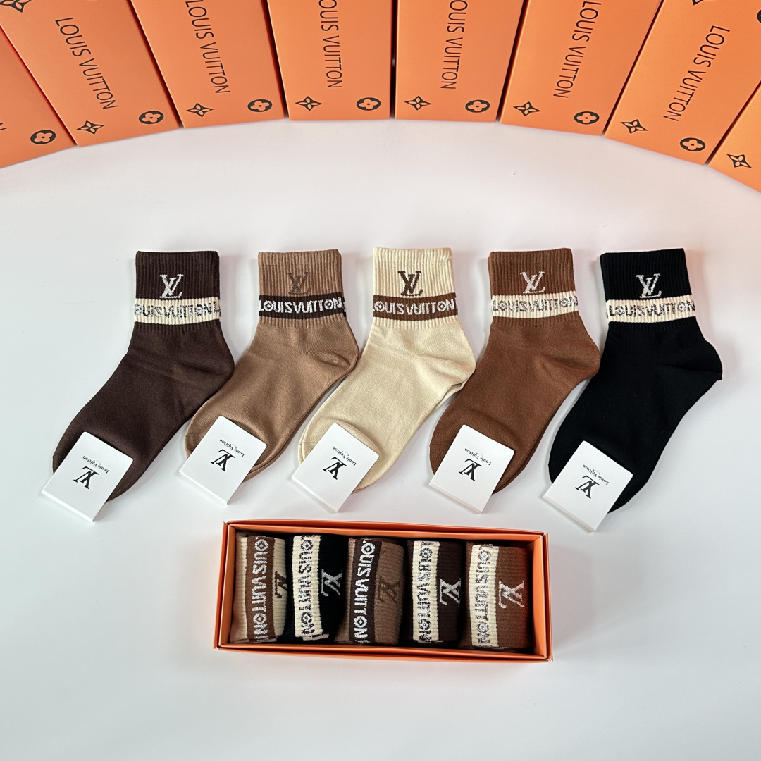 💛配专柜包装LV（路易威登）新款中长款堆堆袜袜子！一盒五双，专柜同步筒袜袜子，💛大牌出街，潮人必备🔥超好