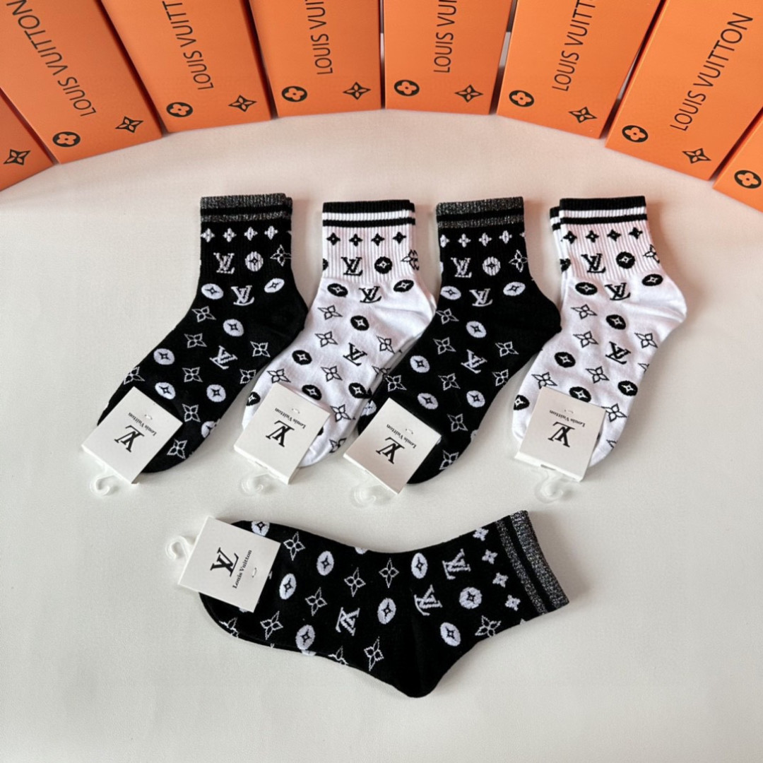 💛配专柜包装LV（路易威登）新款中长款堆堆袜袜子！一盒五双，专柜同步筒袜袜子，💛大牌出街，潮人必备🔥超好