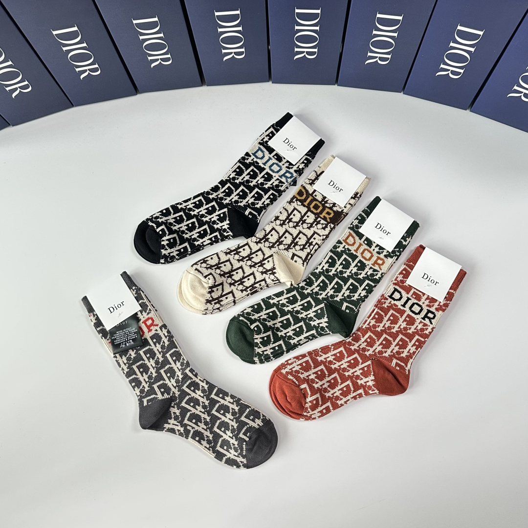 💛配专柜包装DIOR（迪奥）新款双针中长款堆堆袜袜子！一盒五双，专柜同步筒袜袜子，💛大牌出街，潮人必备🔥