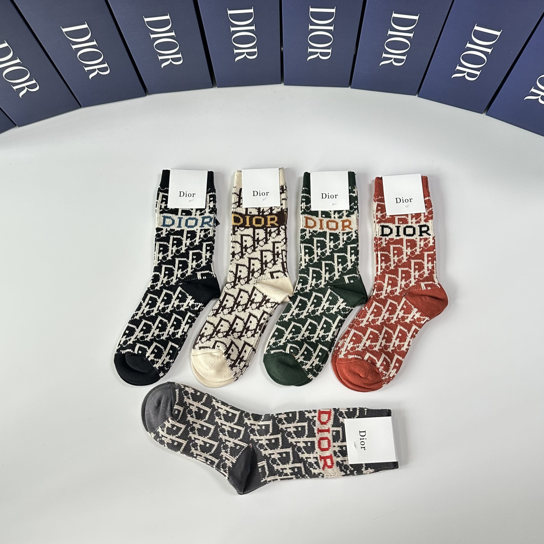 💛配专柜包装DIOR（迪奥）新款双针中长款堆堆袜袜子！一盒五双，专柜同步筒袜袜子，💛大牌出街，潮人必备🔥
