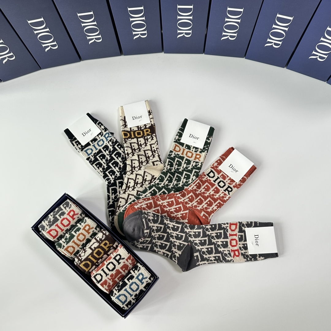 💛配专柜包装DIOR（迪奥）新款双针中长款堆堆袜袜子！一盒五双，专柜同步筒袜袜子，💛大牌出街，潮人必备🔥