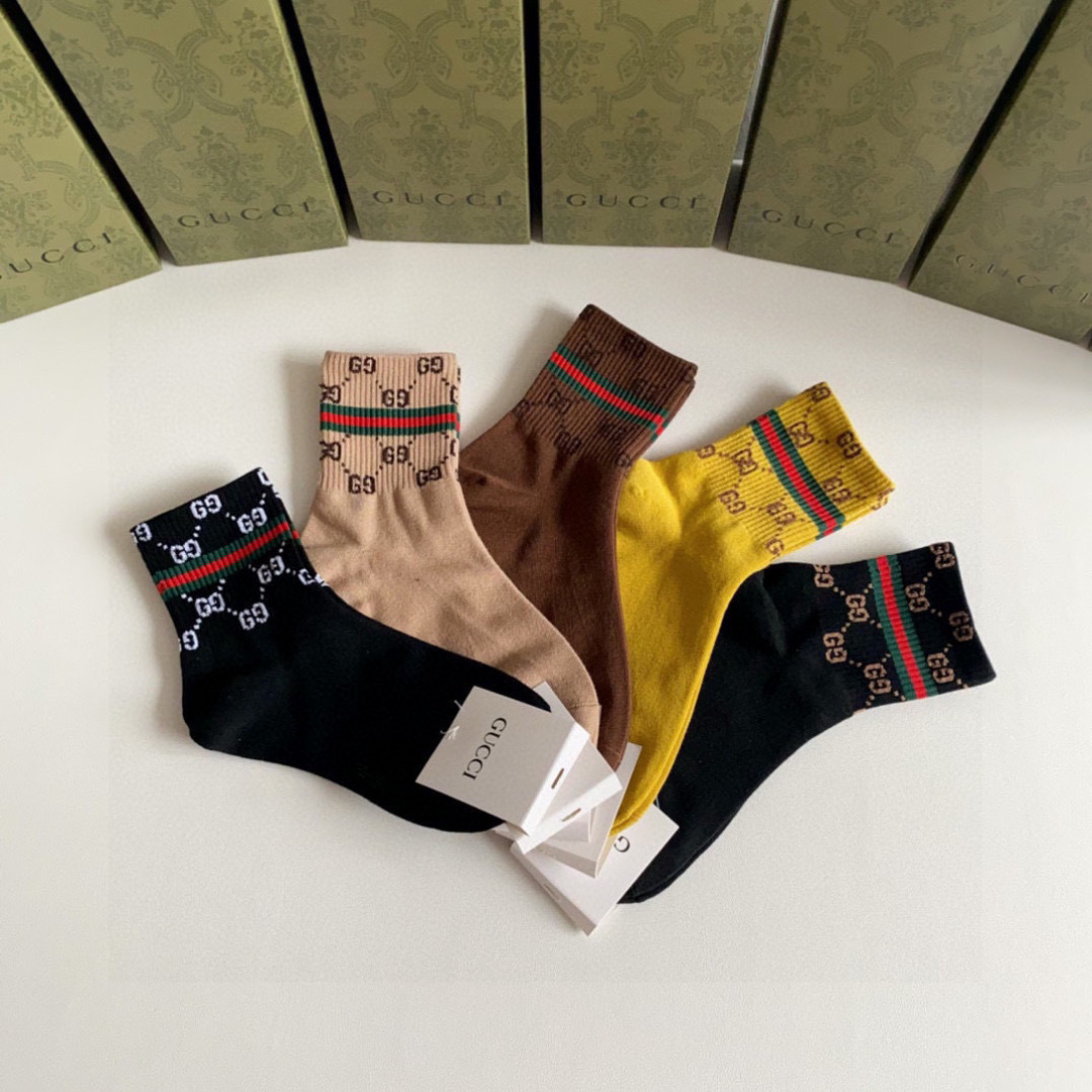💛配专柜包装Gucci（古驰）新款中长款堆堆袜袜子！一盒五双，专柜同步筒袜袜子，💛大牌出街，潮人必备🔥超