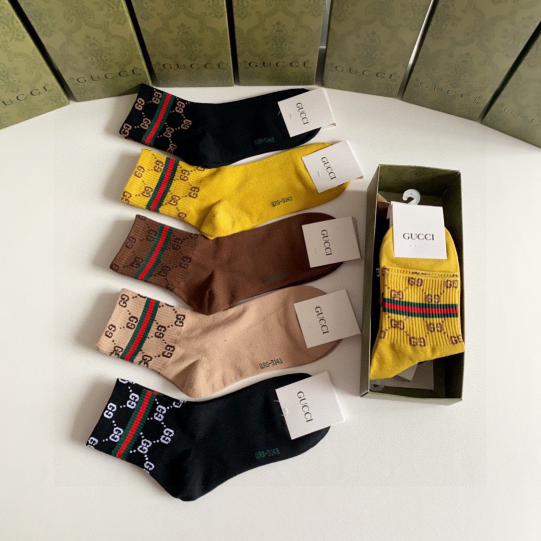 💛配专柜包装Gucci（古驰）新款中长款堆堆袜袜子！一盒五双，专柜同步筒袜袜子，💛大牌出街，潮人必备🔥超