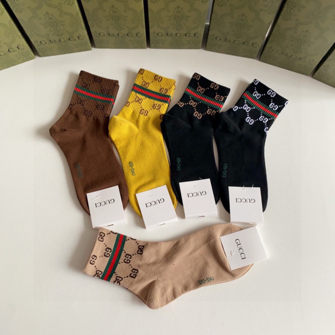 💛配专柜包装Gucci（古驰）新款中长款堆堆袜袜子！一盒五双，专柜同步筒袜袜子，💛大牌出街，潮人必备🔥超