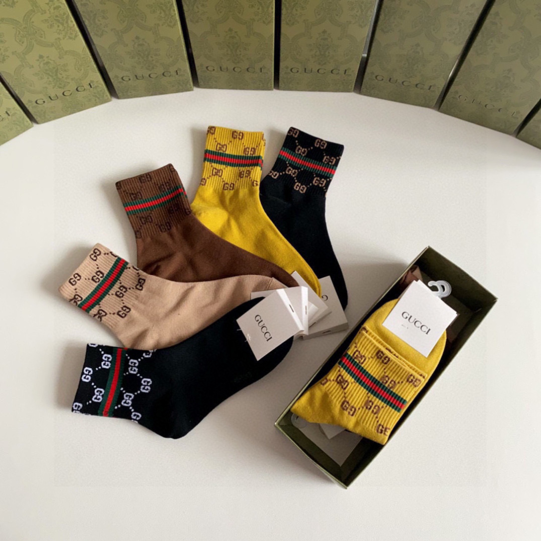 💛配专柜包装Gucci（古驰）新款中长款堆堆袜袜子！一盒五双，专柜同步筒袜袜子，💛大牌出街，潮人必备🔥超