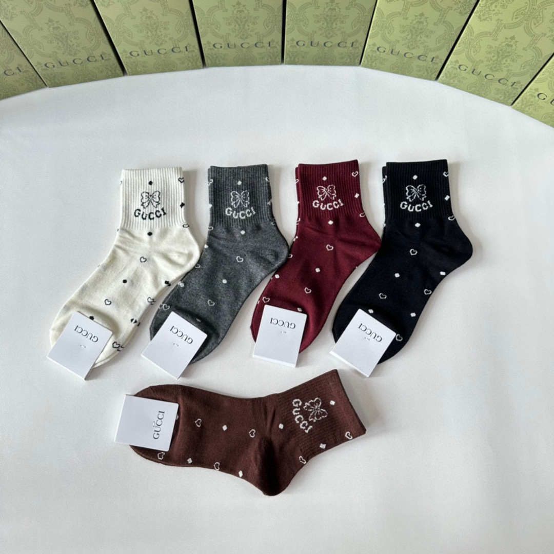 💛配专柜包装Gucci（古驰）新款中长款堆堆袜袜子！一盒五双，专柜同步筒袜袜子，💛大牌出街，潮人必备🔥超