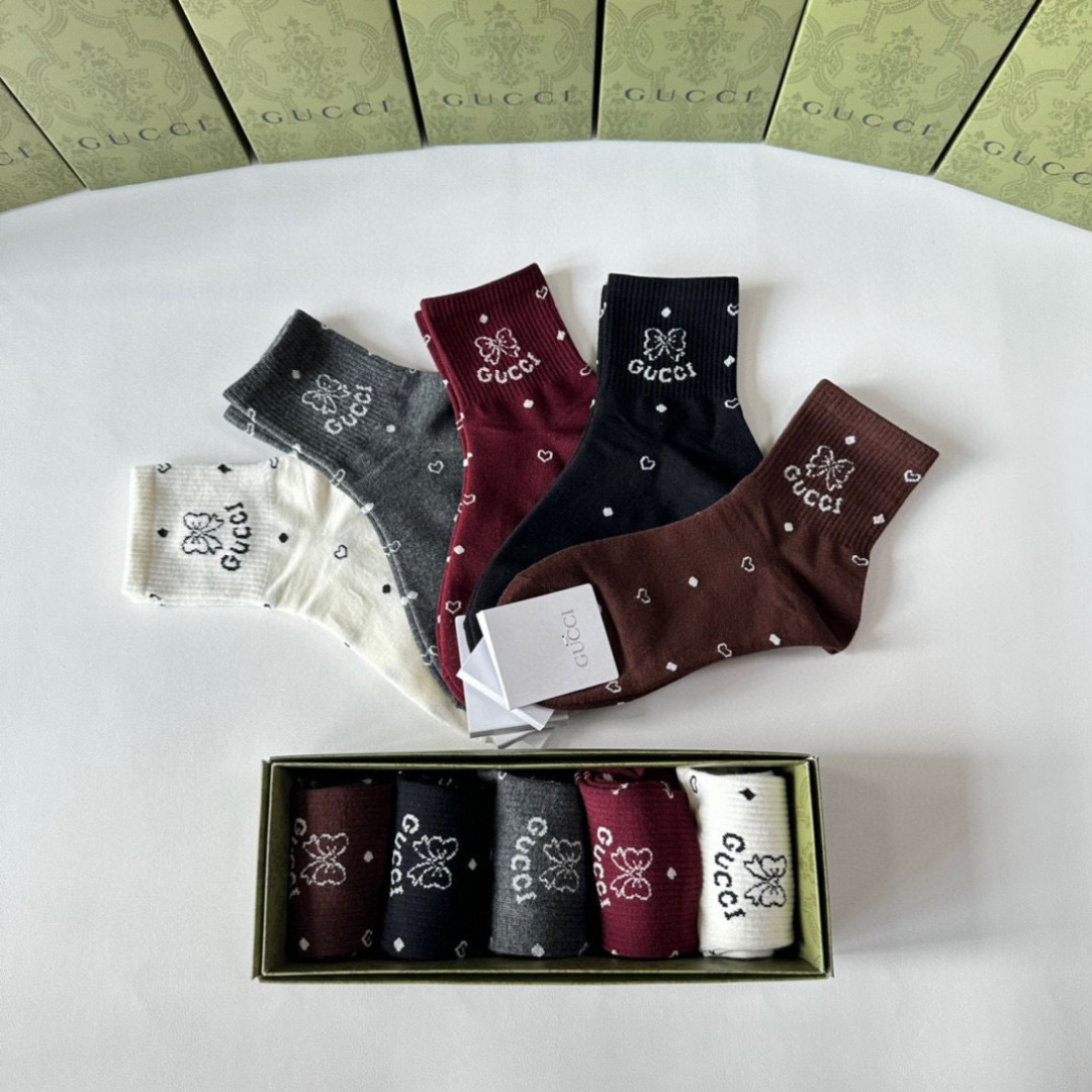 💛配专柜包装Gucci（古驰）新款中长款堆堆袜袜子！一盒五双，专柜同步筒袜袜子，💛大牌出街，潮人必备🔥超