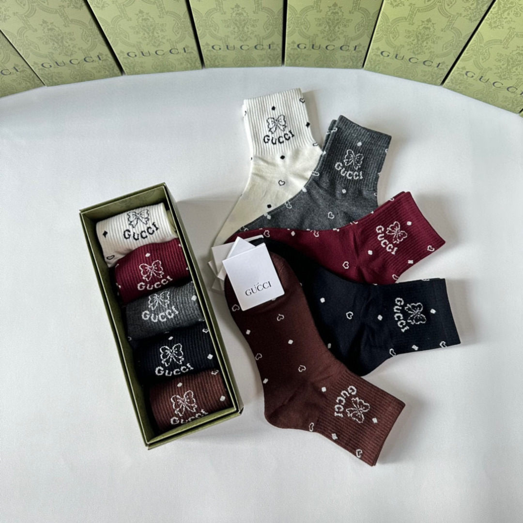 💛配专柜包装Gucci（古驰）新款中长款堆堆袜袜子！一盒五双，专柜同步筒袜袜子，💛大牌出街，潮人必备🔥超