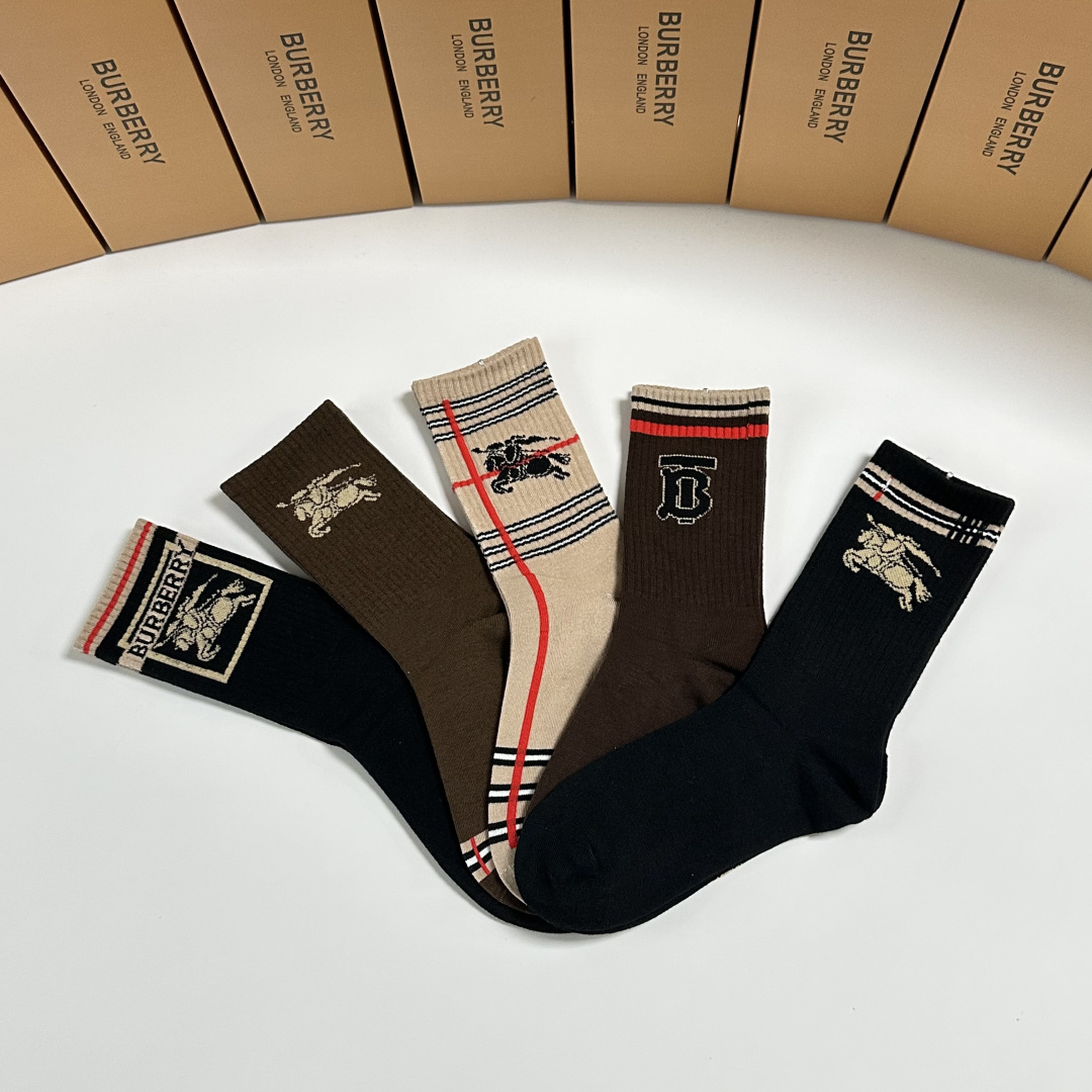 💛配包装Burberry （巴黎世家）新款中长款堆堆袜袜子！一盒五双， 专柜同步筒款袜子，💛大牌出街，潮
