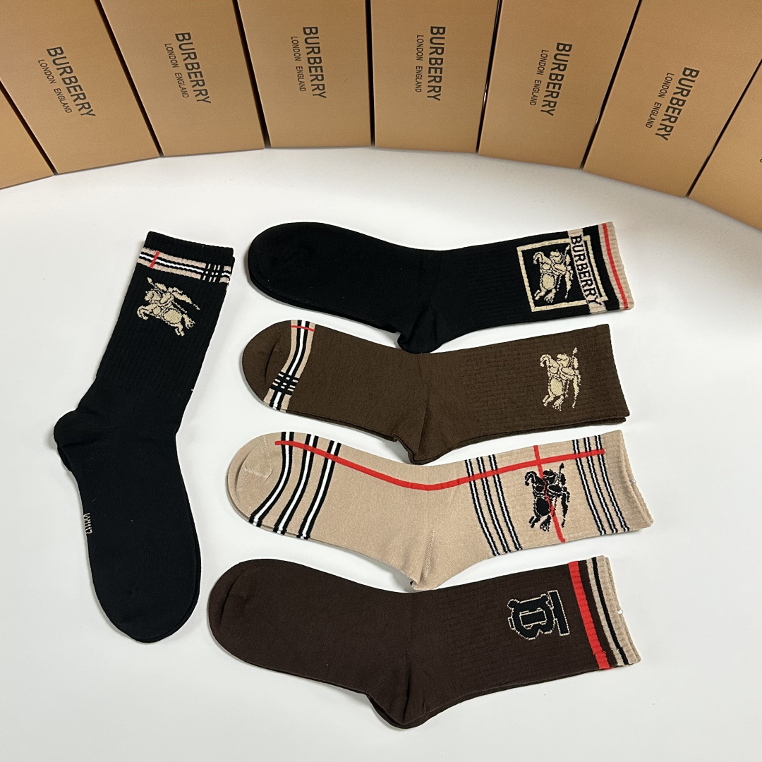 💛配包装Burberry （巴黎世家）新款中长款堆堆袜袜子！一盒五双， 专柜同步筒款袜子，💛大牌出街，潮