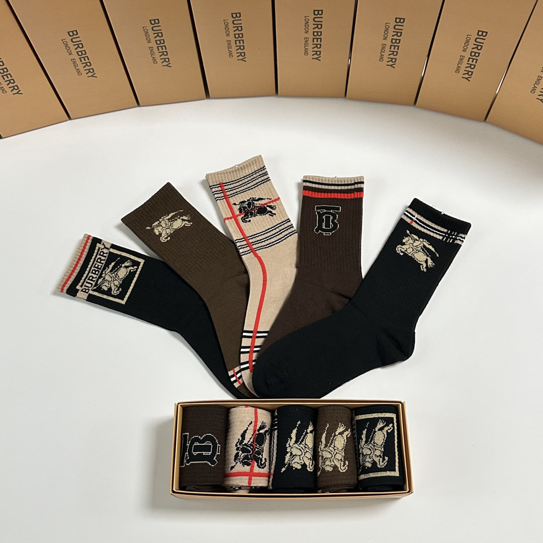 💛配包装Burberry （巴黎世家）新款中长款堆堆袜袜子！一盒五双， 专柜同步筒款袜子，💛大牌出街，潮