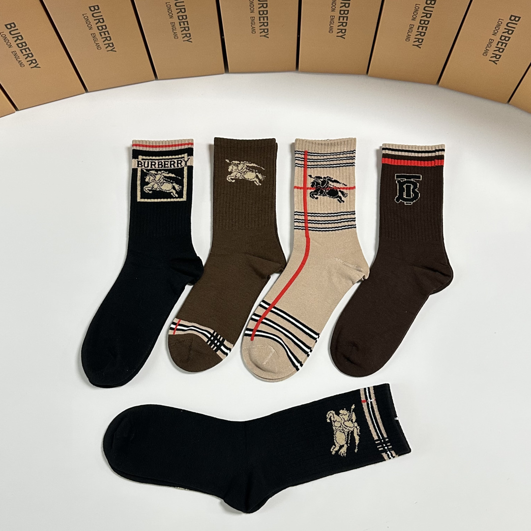 💛配包装Burberry （巴黎世家）新款中长款堆堆袜袜子！一盒五双， 专柜同步筒款袜子，💛大牌出街，潮