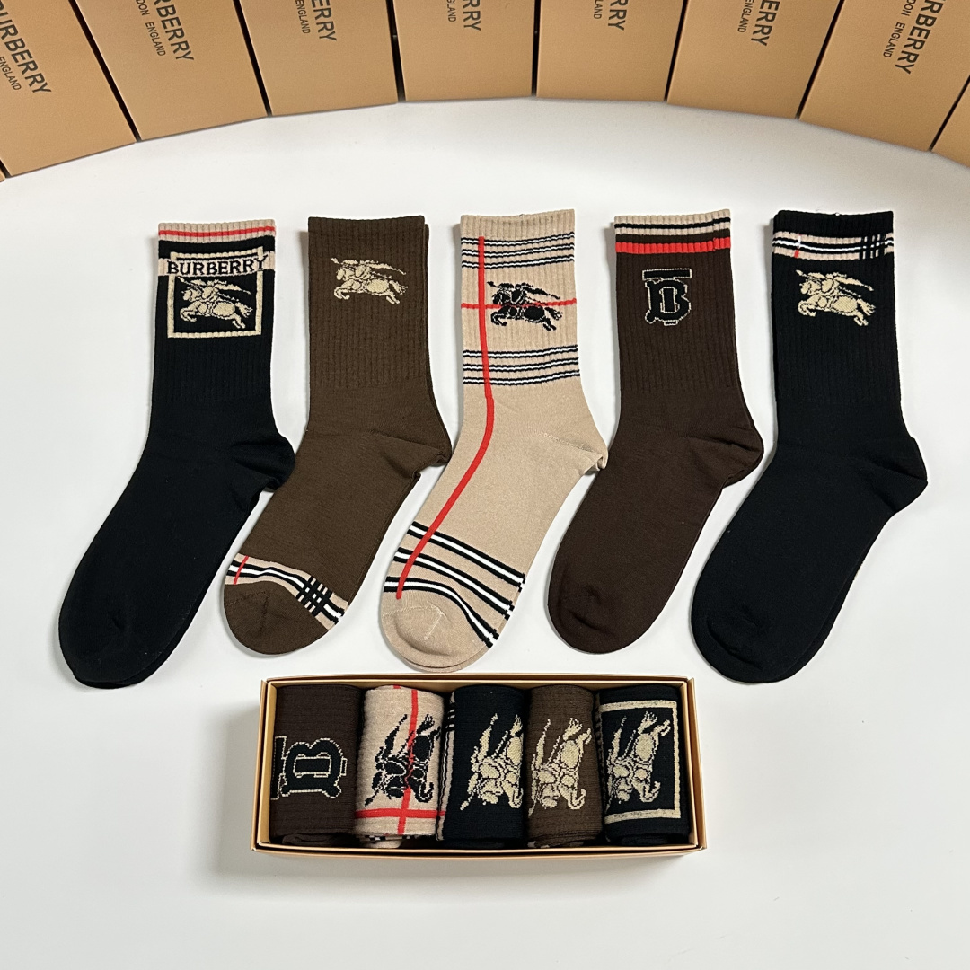 💛配包装Burberry （巴黎世家）新款中长款堆堆袜袜子！一盒五双， 专柜同步筒款袜子，💛大牌出街，潮