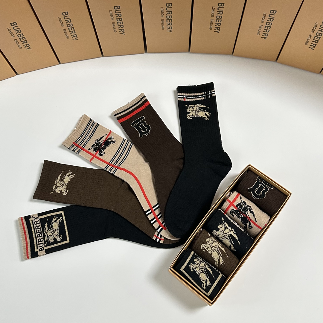 💛配包装Burberry （巴黎世家）新款中长款堆堆袜袜子！一盒五双， 专柜同步筒款袜子，💛大牌出街，潮