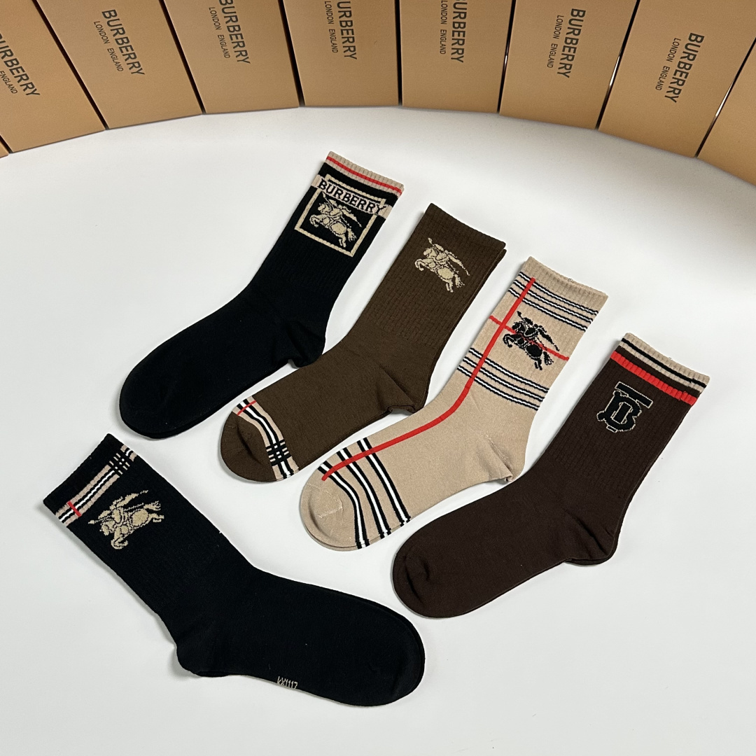 💛配包装Burberry （巴黎世家）新款中长款堆堆袜袜子！一盒五双， 专柜同步筒款袜子，💛大牌出街，潮