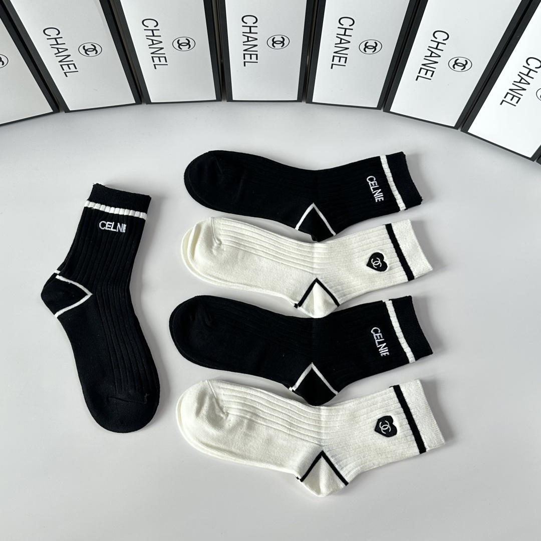 💛配包装Chanel（香奈儿）新款刺绣中长款堆堆袜袜子！一盒五双， 专柜同步筒款袜子，💛大牌出街，潮人必