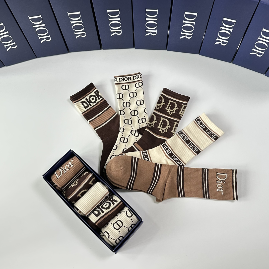 💛配包装DIOR（迪奥）新款中长筒款堆堆袜袜子！一盒五双， 专柜同步筒款袜子，💛大牌出街，潮人必备🔥超好