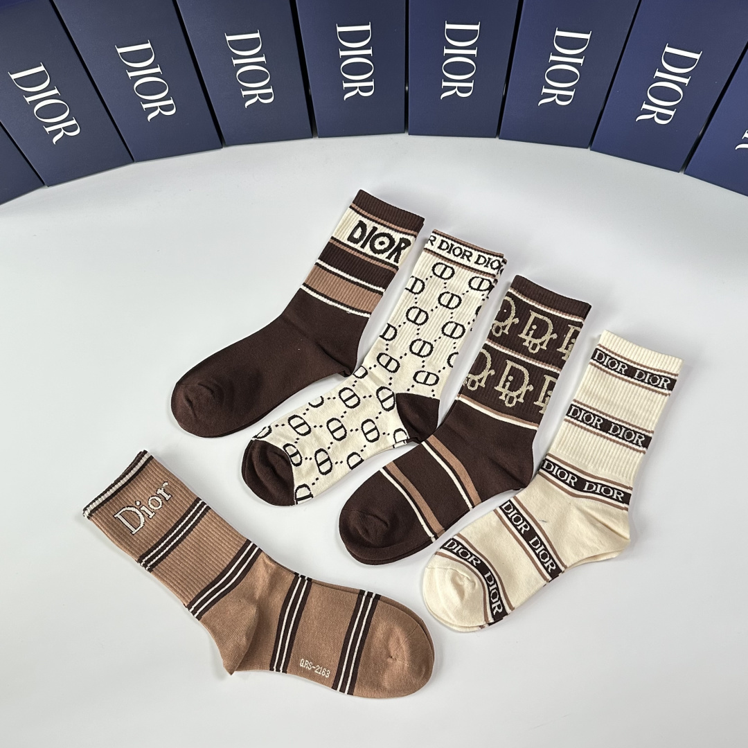 💛配包装DIOR（迪奥）新款中长筒款堆堆袜袜子！一盒五双， 专柜同步筒款袜子，💛大牌出街，潮人必备🔥超好