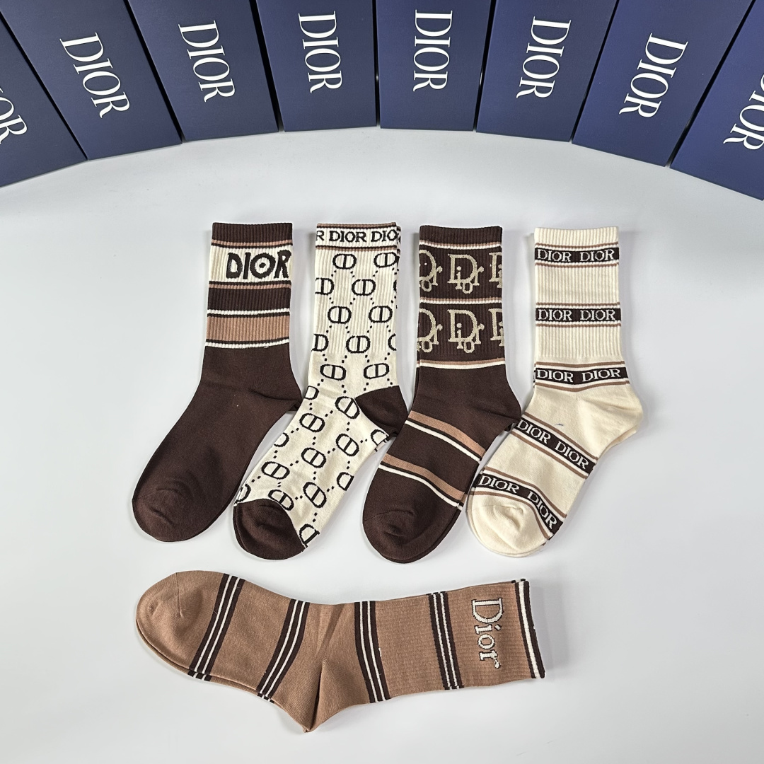 💛配包装DIOR（迪奥）新款中长筒款堆堆袜袜子！一盒五双， 专柜同步筒款袜子，💛大牌出街，潮人必备🔥超好