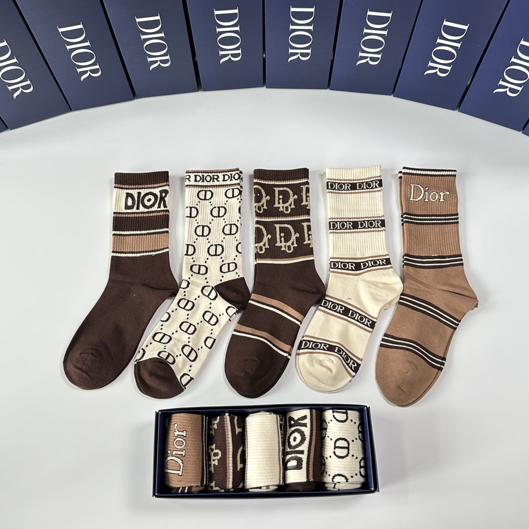 💛配包装DIOR（迪奥）新款中长筒款堆堆袜袜子！一盒五双， 专柜同步筒款袜子，💛大牌出街，潮人必备🔥超好