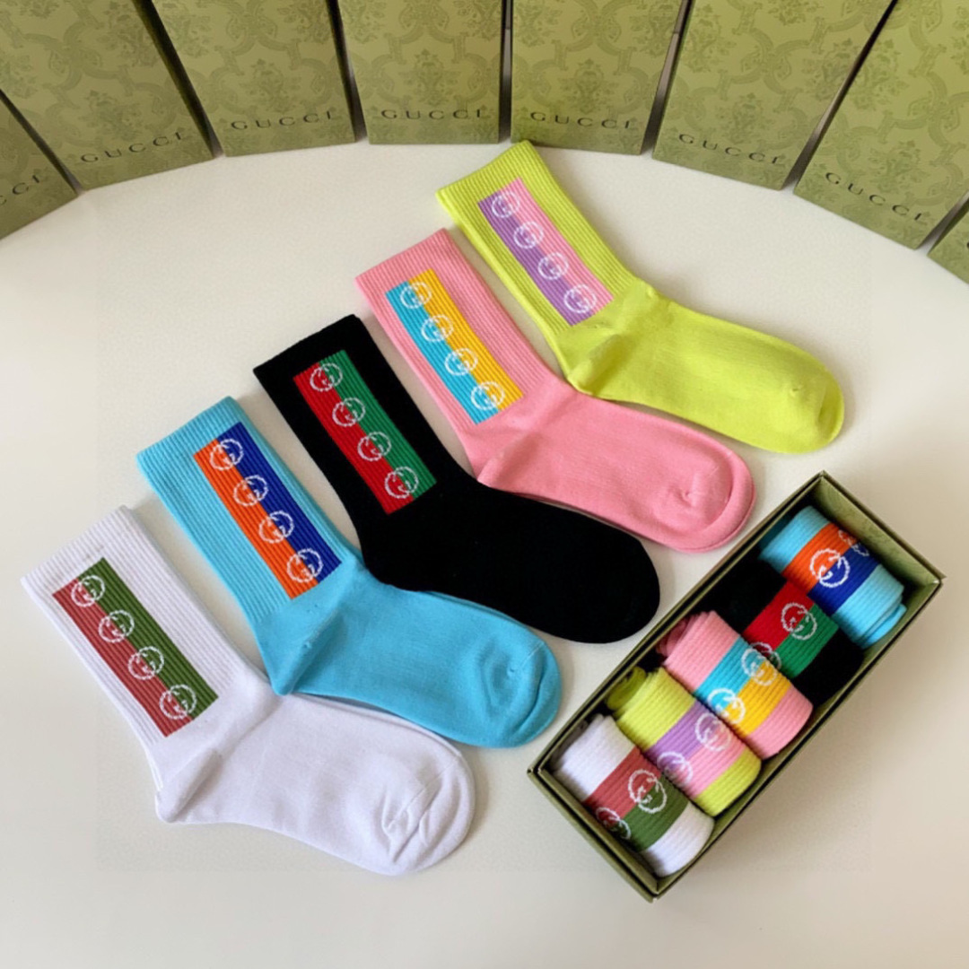 💛配包装Gucci（古驰）新款中长款堆堆袜袜子！一盒五双， 专柜同步筒款袜子，💛大牌出街，潮人必备🔥超好