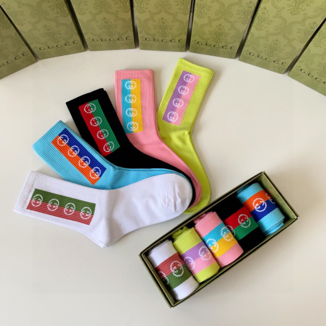💛配包装Gucci（古驰）新款中长款堆堆袜袜子！一盒五双， 专柜同步筒款袜子，💛大牌出街，潮人必备🔥超好
