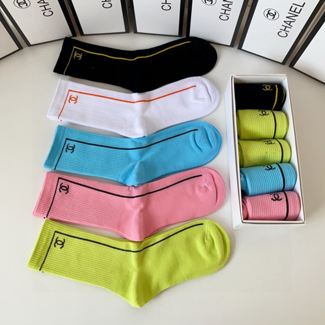 💛配包装Chanel（香奈儿）新款经典中长款堆堆袜袜子！一盒五双， 专柜同步筒袜袜子，💛大牌出街，潮人必