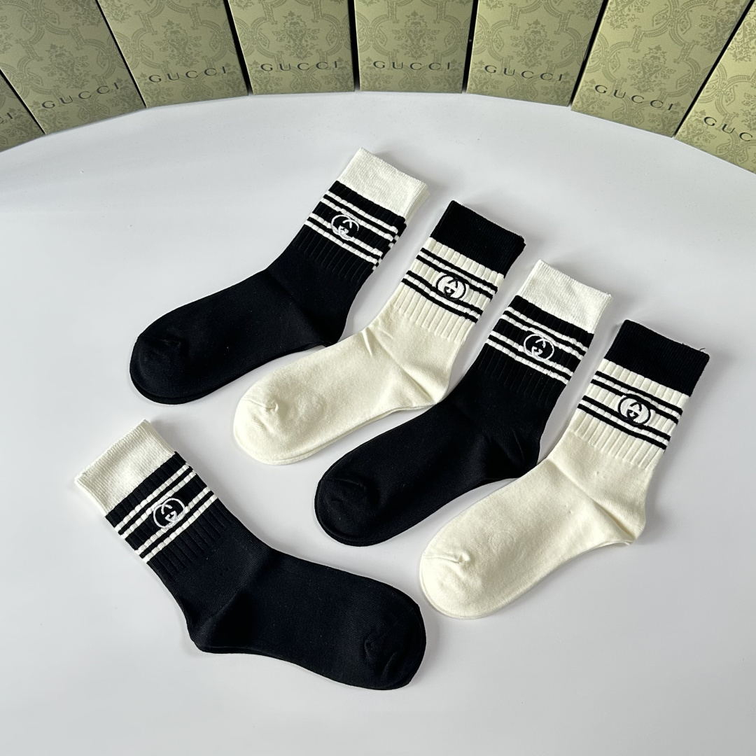 💛配专柜包装Gucci（古驰）新款刺绣中长款堆堆袜袜子！一盒五双，专柜同步筒袜袜子，💛大牌出街，潮人必备