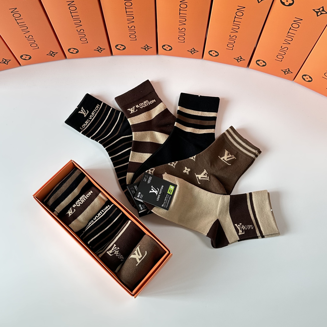 💛配专柜包装LV（路易威登）新款中长筒袜堆堆袜袜子！一盒五双，专柜同步筒袜袜子，💛大牌出街，潮人必备🔥超