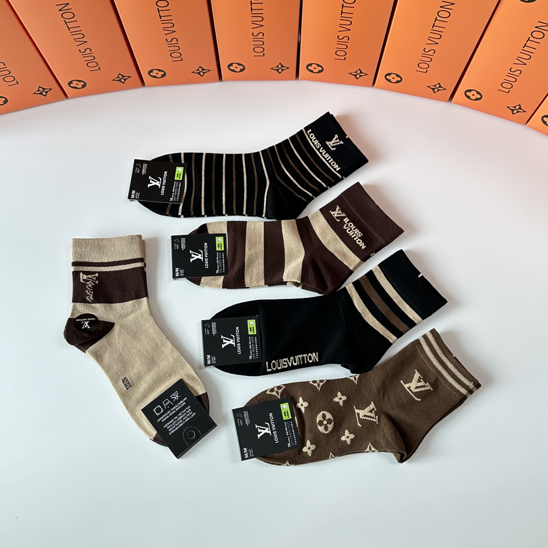 💛配专柜包装LV（路易威登）新款中长筒袜堆堆袜袜子！一盒五双，专柜同步筒袜袜子，💛大牌出街，潮人必备🔥超
