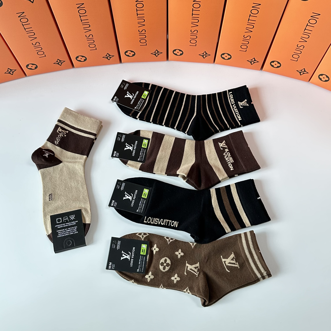💛配专柜包装LV（路易威登）新款中长筒袜堆堆袜袜子！一盒五双，专柜同步筒袜袜子，💛大牌出街，潮人必备🔥超